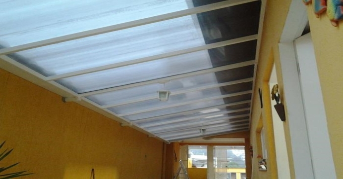Construção de Telhado e Cobertura Transparente